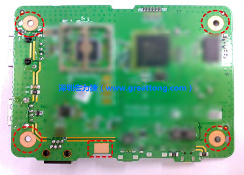 雷射后。使用雷射(Laser)去除绿漆后的效果。