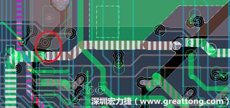 慢慢确认CAF发生的位置后，可以配合Gerber查看PCB的结构是否有通孔太近或是线路太近的问题。