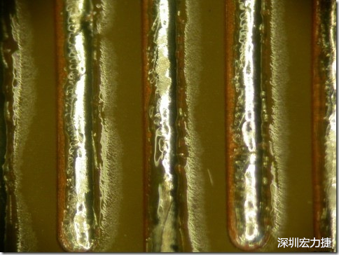 经过168小时的高温高湿环境实验后，此锡膏的最低SIR还可达到500,000,000 ohms，取LOG10为108.70，但是可以看到焊锡的边上还有未吃锡的露铜，表示其吃锡状况比较差