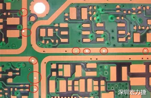 防止PCB过波峰焊时锡从导通孔贯穿元件面造成短路；特别是我们把过孔放在BGA焊盘上时，就必须先做塞孔，再镀金处理，便于BGA的焊接。