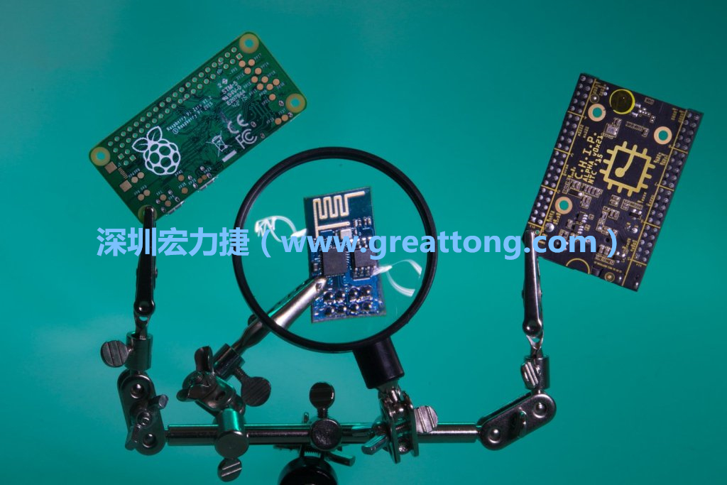 A Raspberry Pi Zero、ESP8266和CHIP。