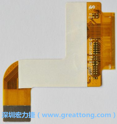 FPCB并非可无限制挠曲，为避免过度挠曲拉扯造成铜箔断裂，一般在较长条型板材会贴附补强贴片。