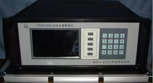 先将你要抄板的PCB板放到扫描仪中，启动扫描仪