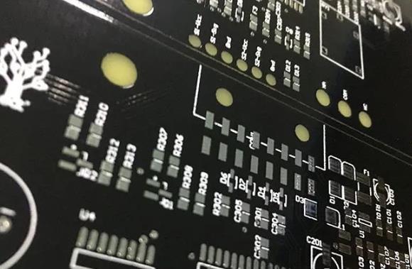如何确定PCB的基板材料？